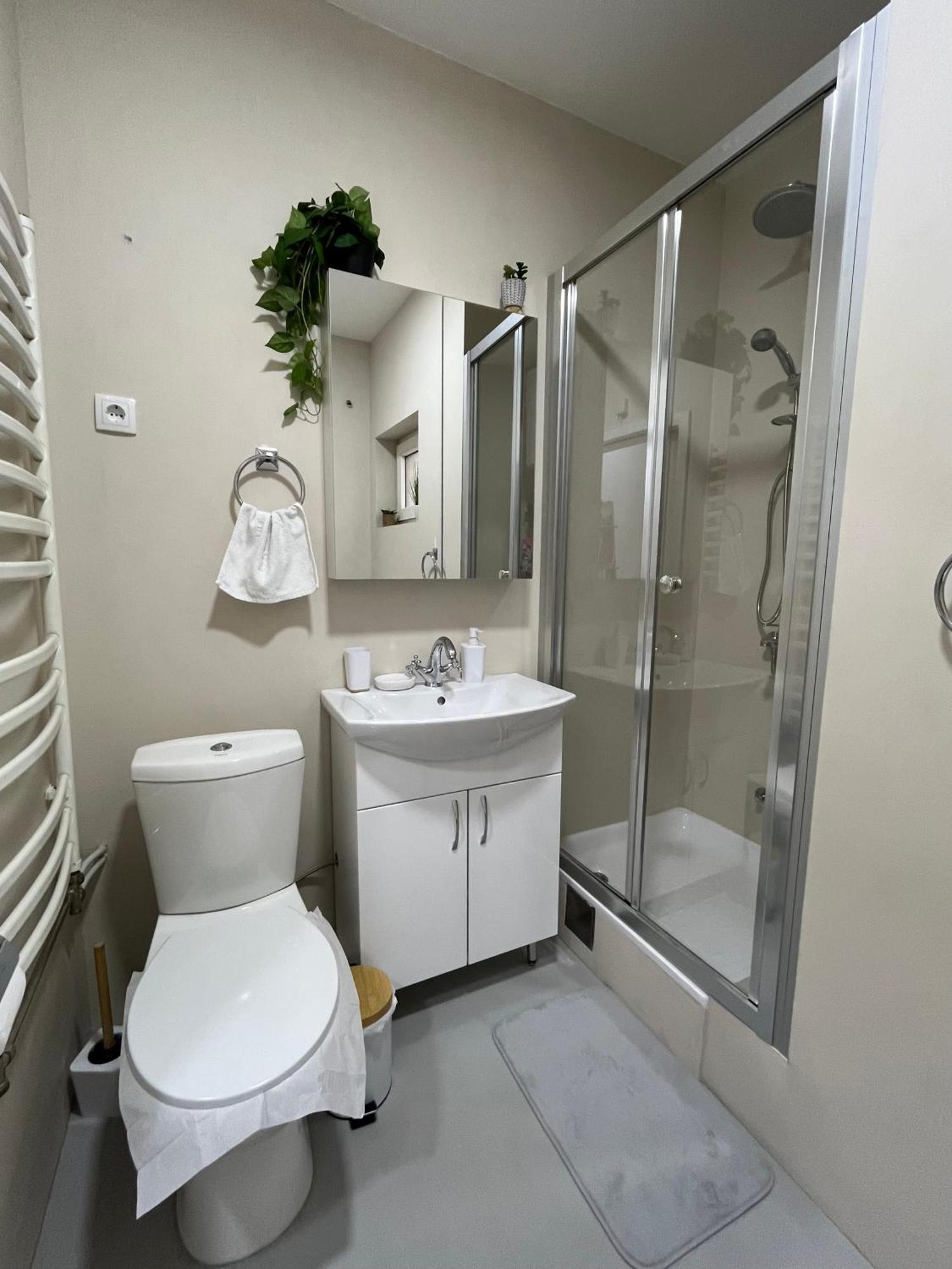 Apartment Vera With Free Garage Novi Sad Eksteriør billede